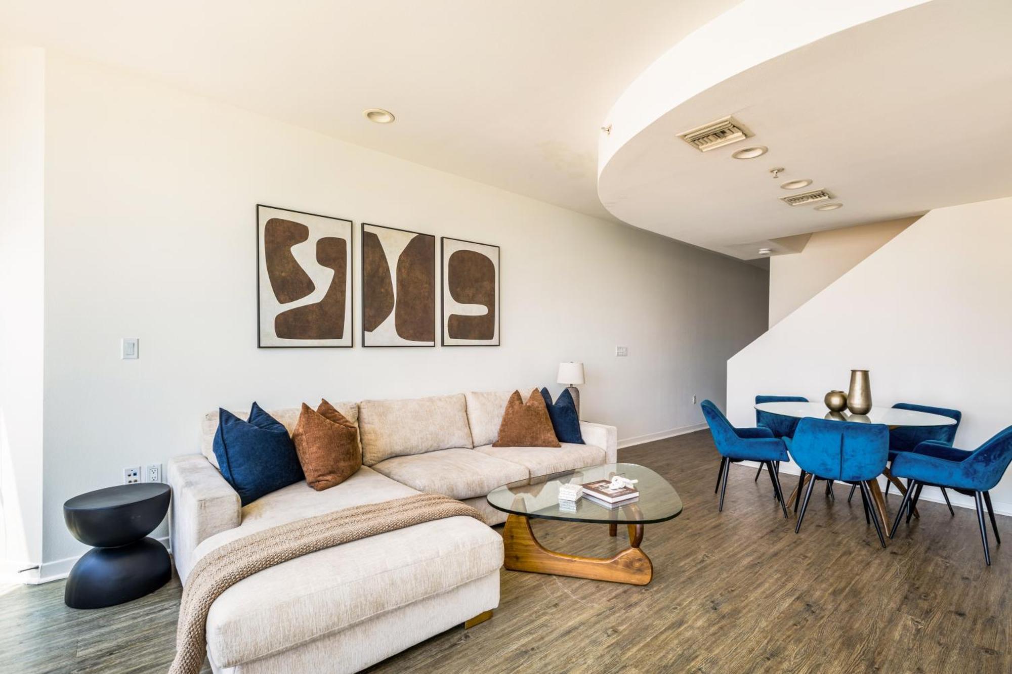 Waterfront 2br Duplex Stunning Marina Views Appartement