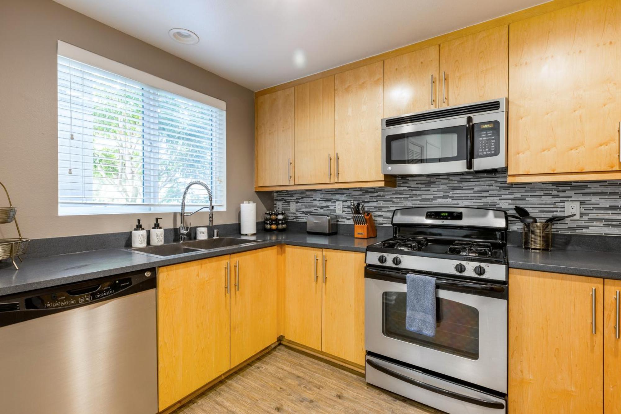 Waterfront 2br Duplex Stunning Marina Views Appartamento