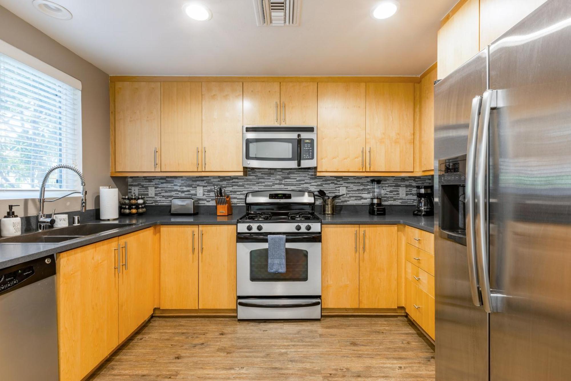 Waterfront 2br Duplex Stunning Marina Views * Los Angeles